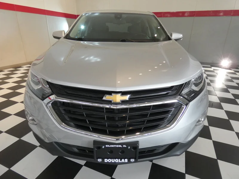 Used 2020 Chevrolet Equinox 2FL with VIN 2GNAXJEV1L6108219 for sale in Clinton, IL