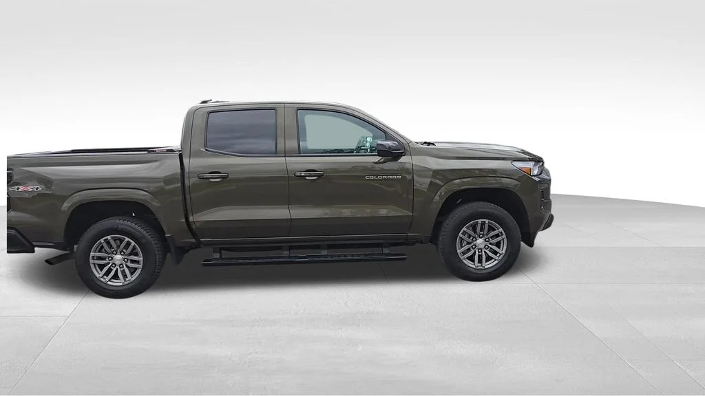 Used 2024 Brown Chevrolet LT image 9
