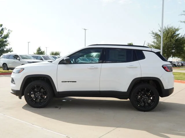 New 2026 Bright White Clear-Coat Exterior Paint Jeep Latitude image 3