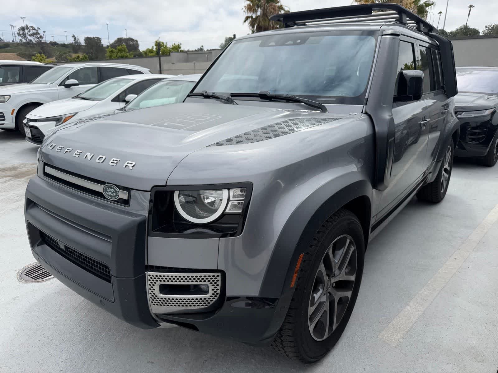 2022 Land Rover Defender S's photo