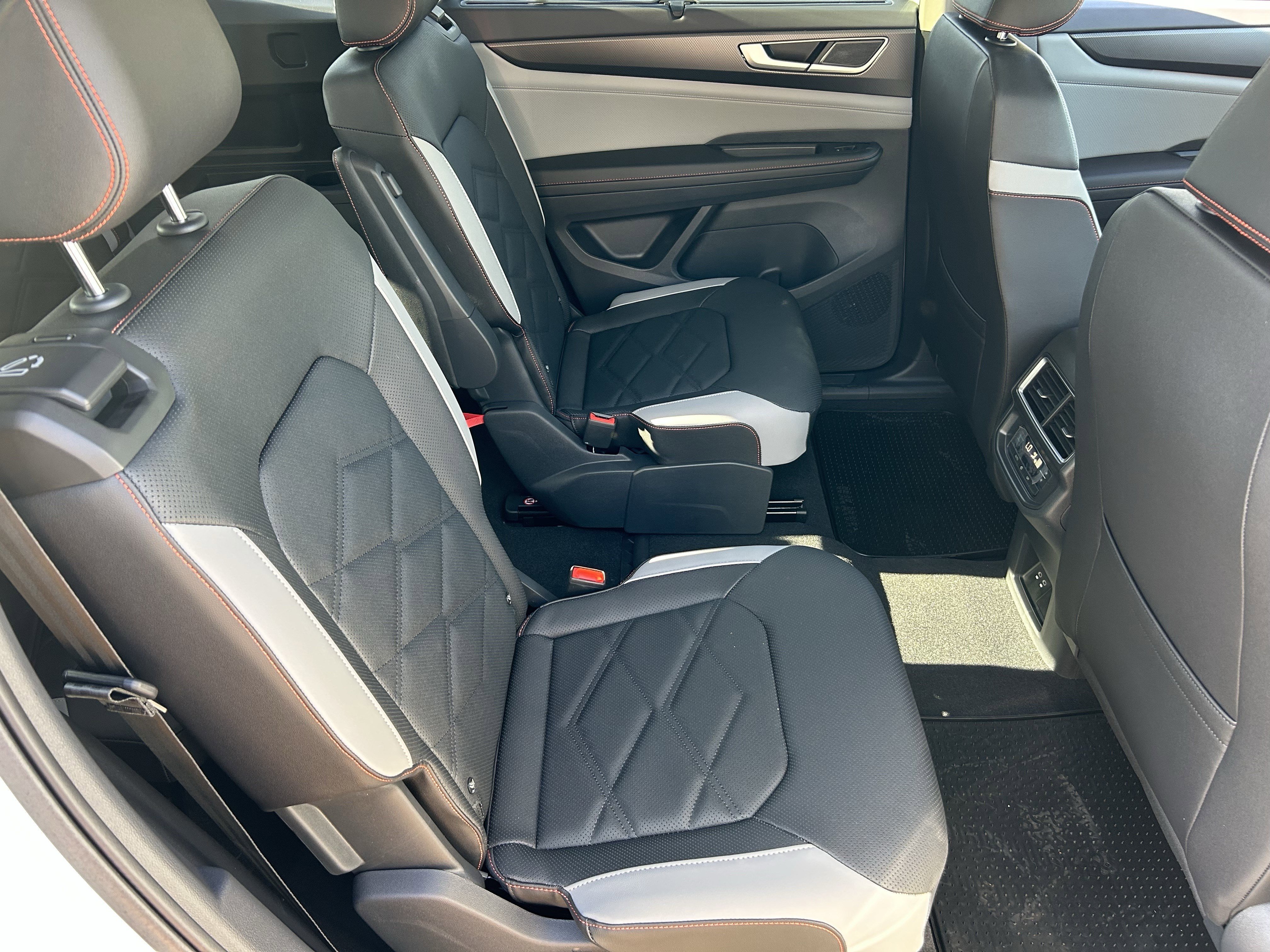 New 2026 Opal White Pearl Volkswagen 2.0T Peak Edition image 9