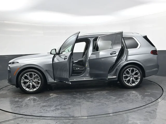 Used 2024 Gray BMW xDrive40i image 40
