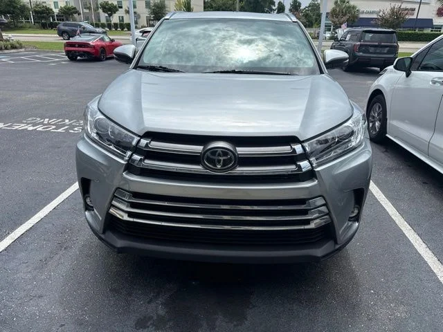 Used 2019 Silver Toyota Limited image 5