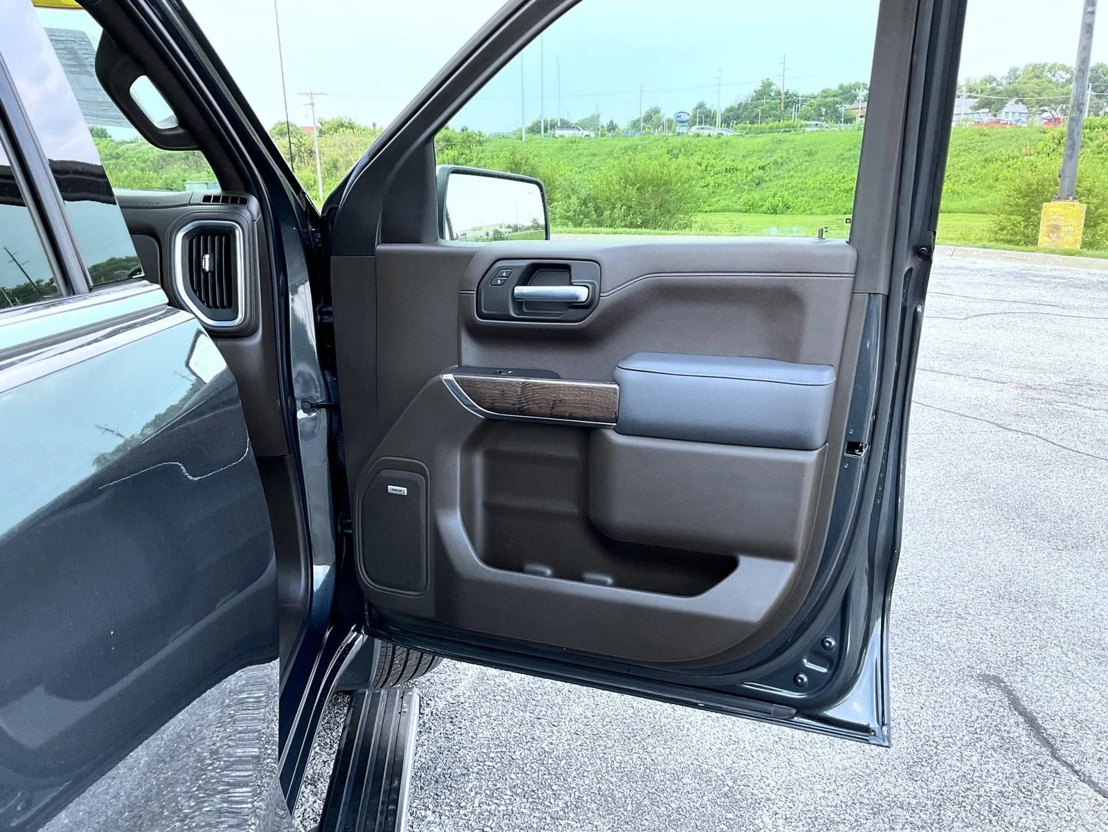 Used 2021 Green GMC Denali image 16