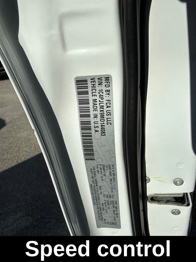 Used 2021 White Jeep Latitude Lux image 11