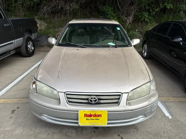 Used 2001  Toyota LE image 2