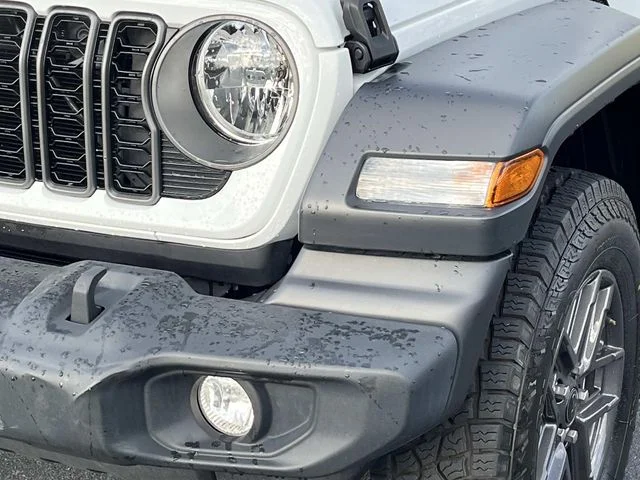 Used 2025 White Jeep Sport S image 10