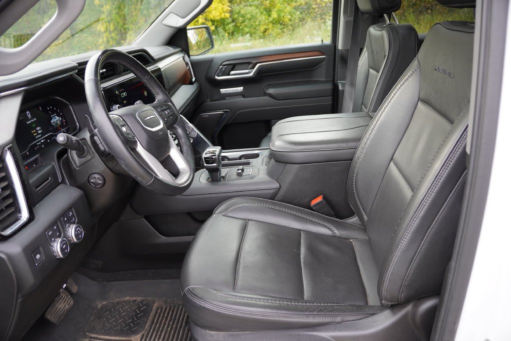 Used 2024 White GMC Denali image 5