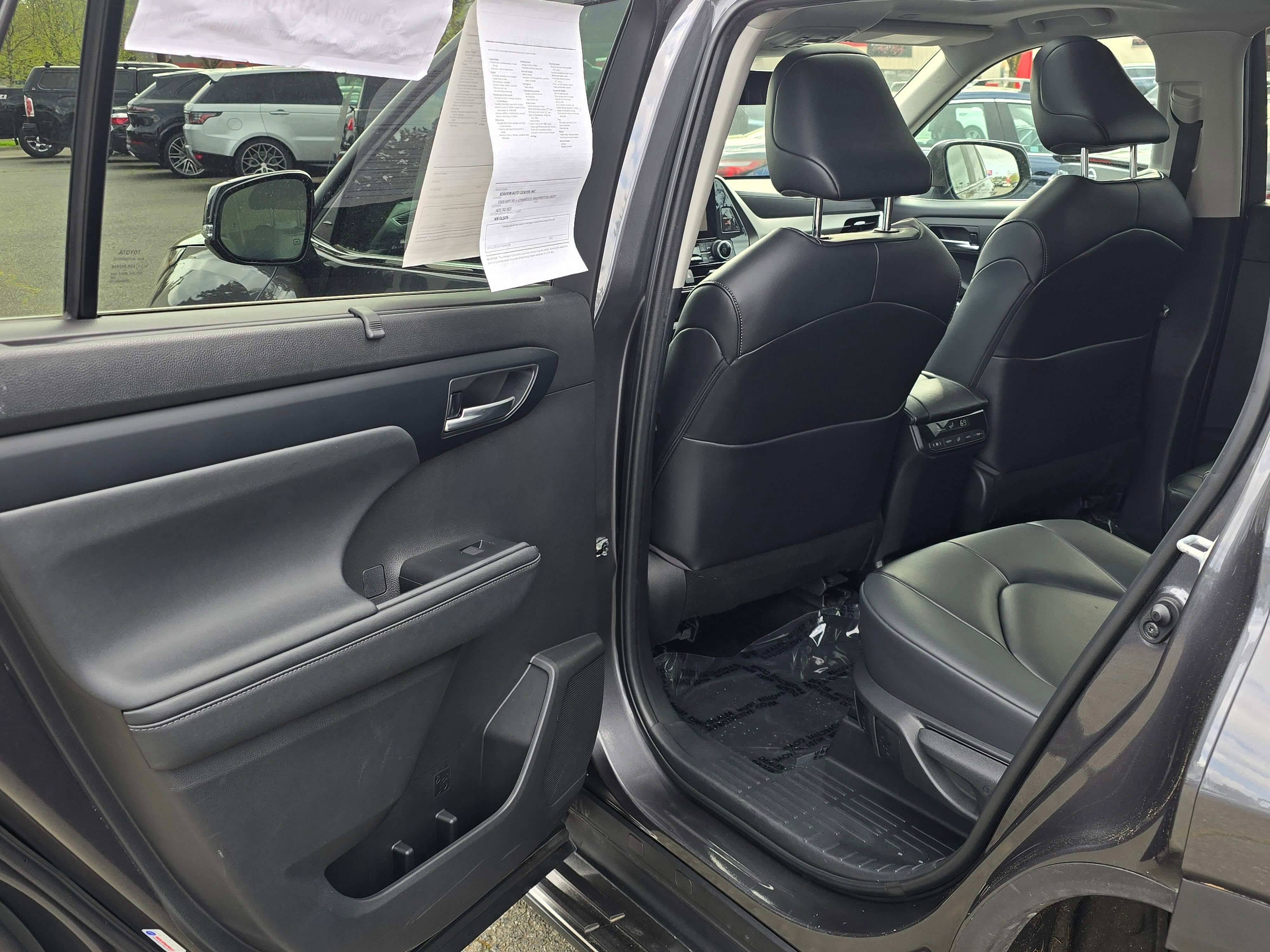 Used 2023  Toyota L image 15