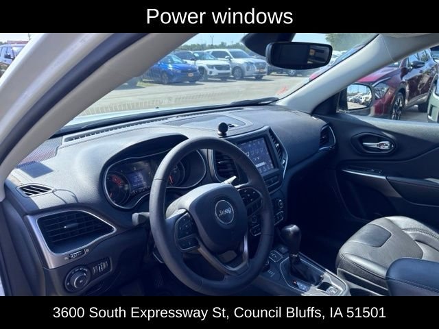 Used 2022 White Jeep Latitude Lux image 18