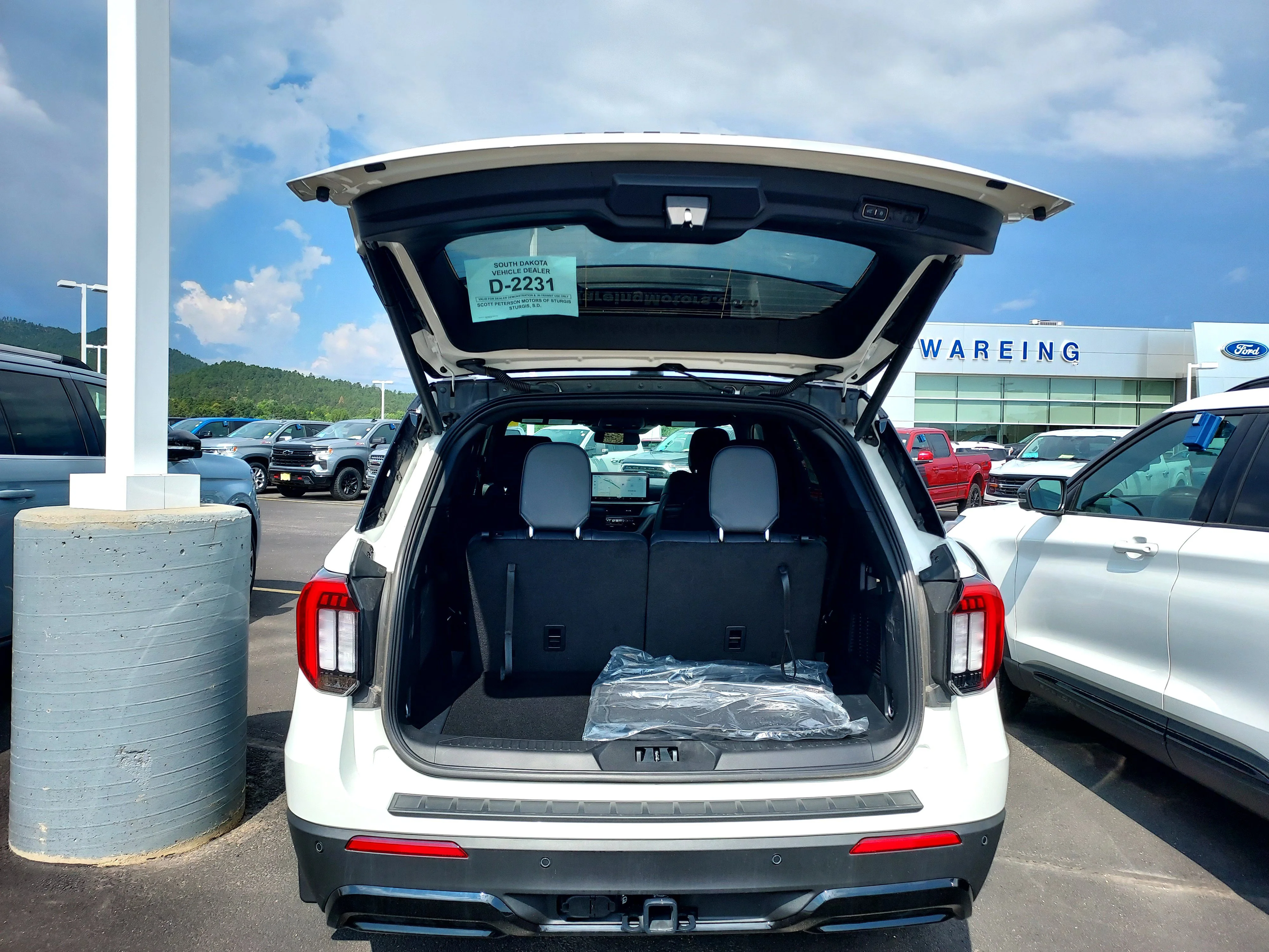 New 2026 Star White Metallic Tri-Coat Ford ST-Line image 6