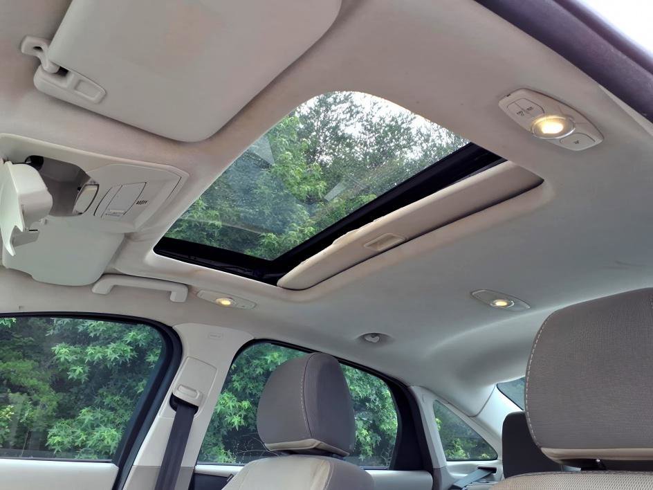 Used 2014 Oxford White Ford SE image 16