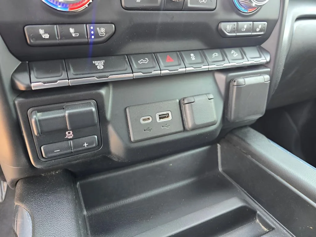 Used 2021 Summit White GMC AT4 image 18