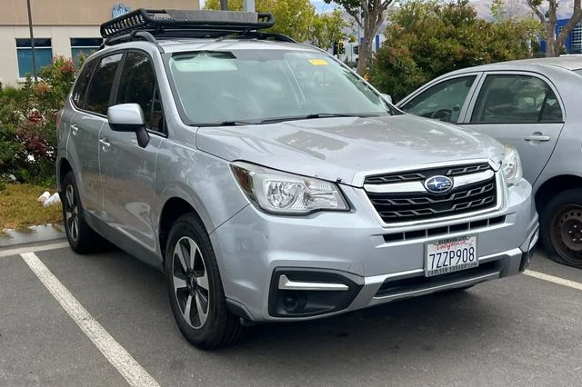 Used 2018 Silver Subaru 2.5i Premium image 5