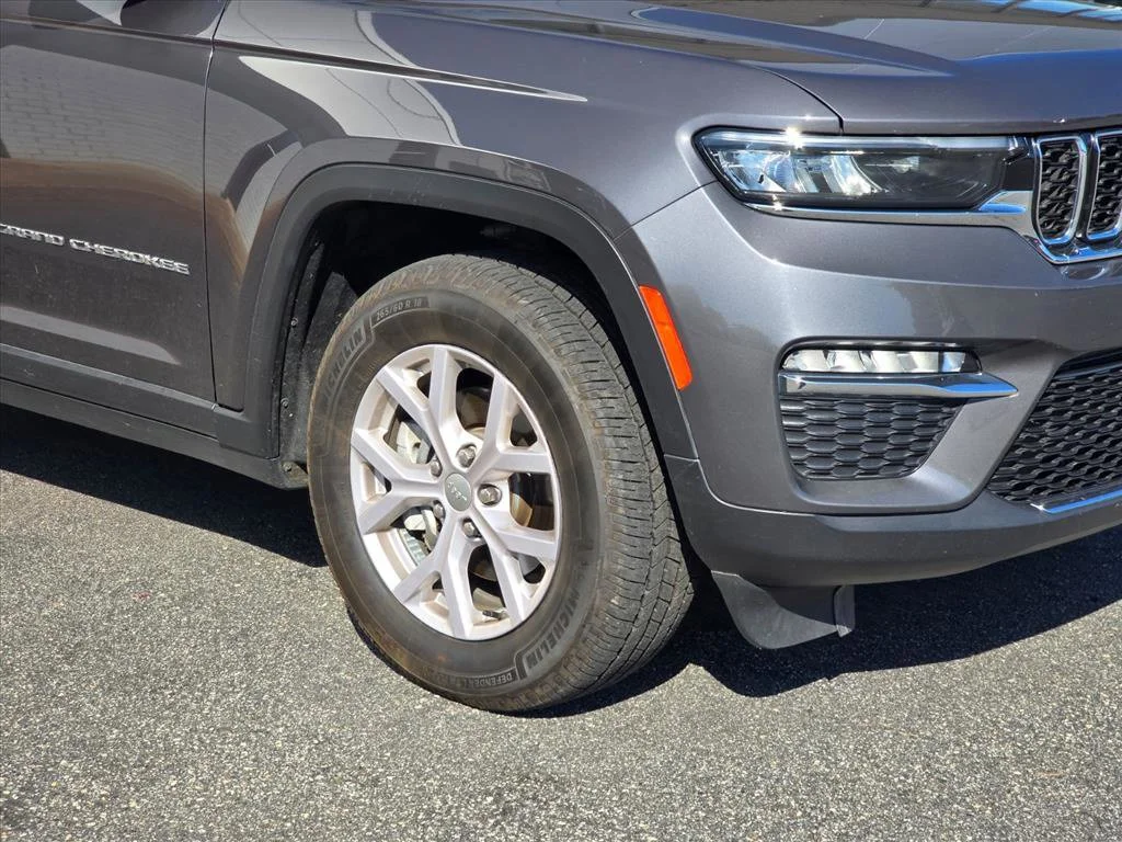Used 2022 Gray Jeep Limited image 16