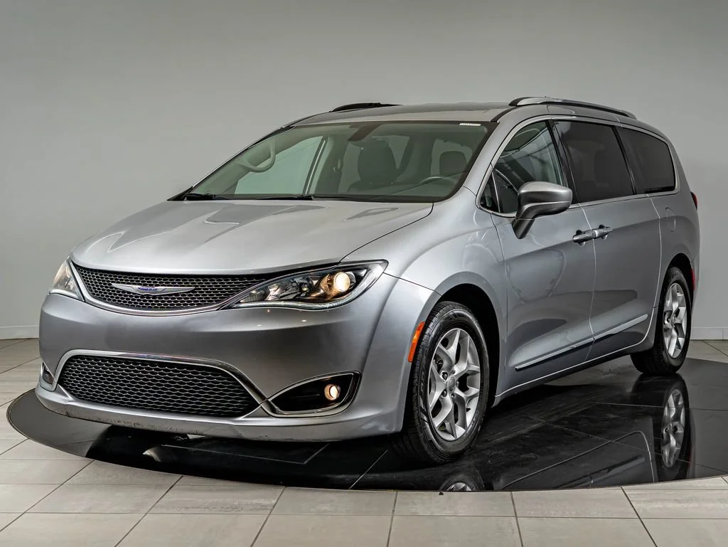 Used 2018 Billet Silver Metallic Clearcoat Chrysler Touring L Plus image 1