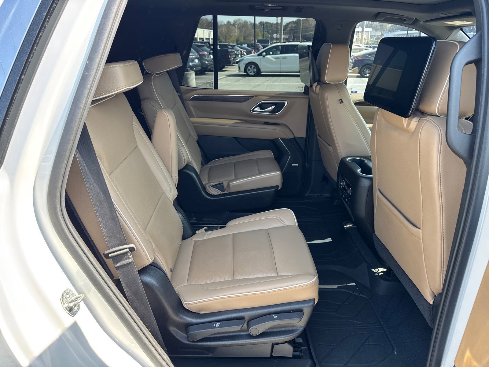 Used 2021 Iridescent Pearl Tricoat Chevrolet Premier image 15