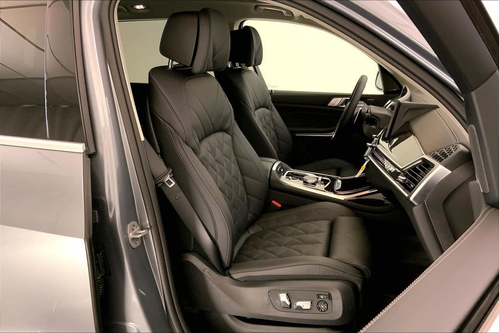 Used 2026 Skyscraper Grey Metallic BMW  image 7