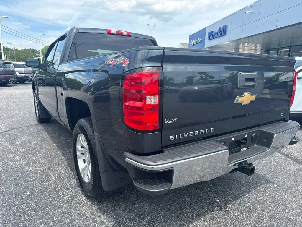 Used 2017 GRAPHITE METALLIC Chevrolet LT image 4
