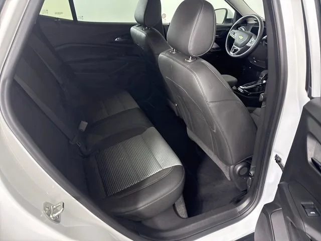 Used 2025 Summit White Chevrolet LT image 19