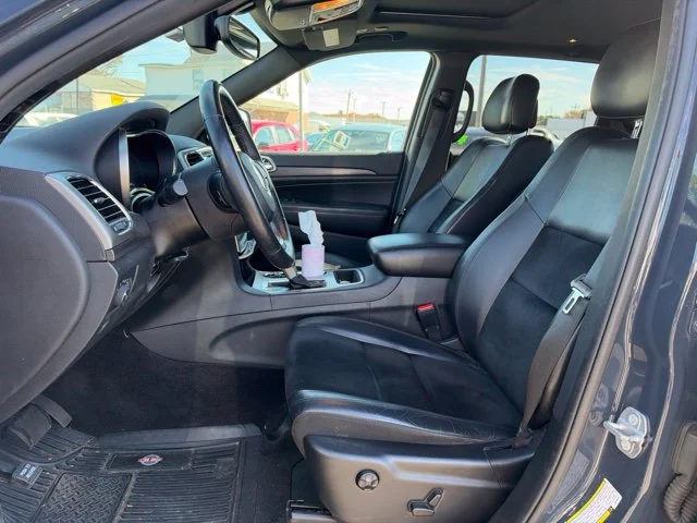 Used 2018 Rhino Clearcoat Jeep Altitude image 9