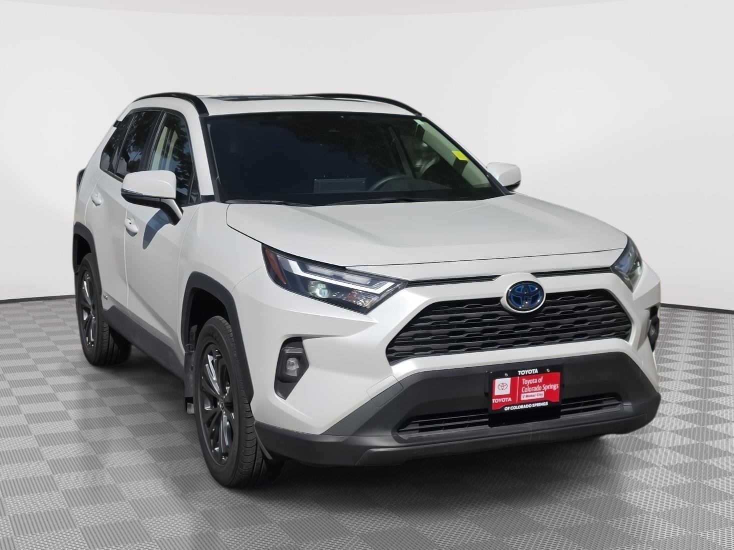 Used 2024 Wind Chill Pearl Toyota XLE Premium image 17