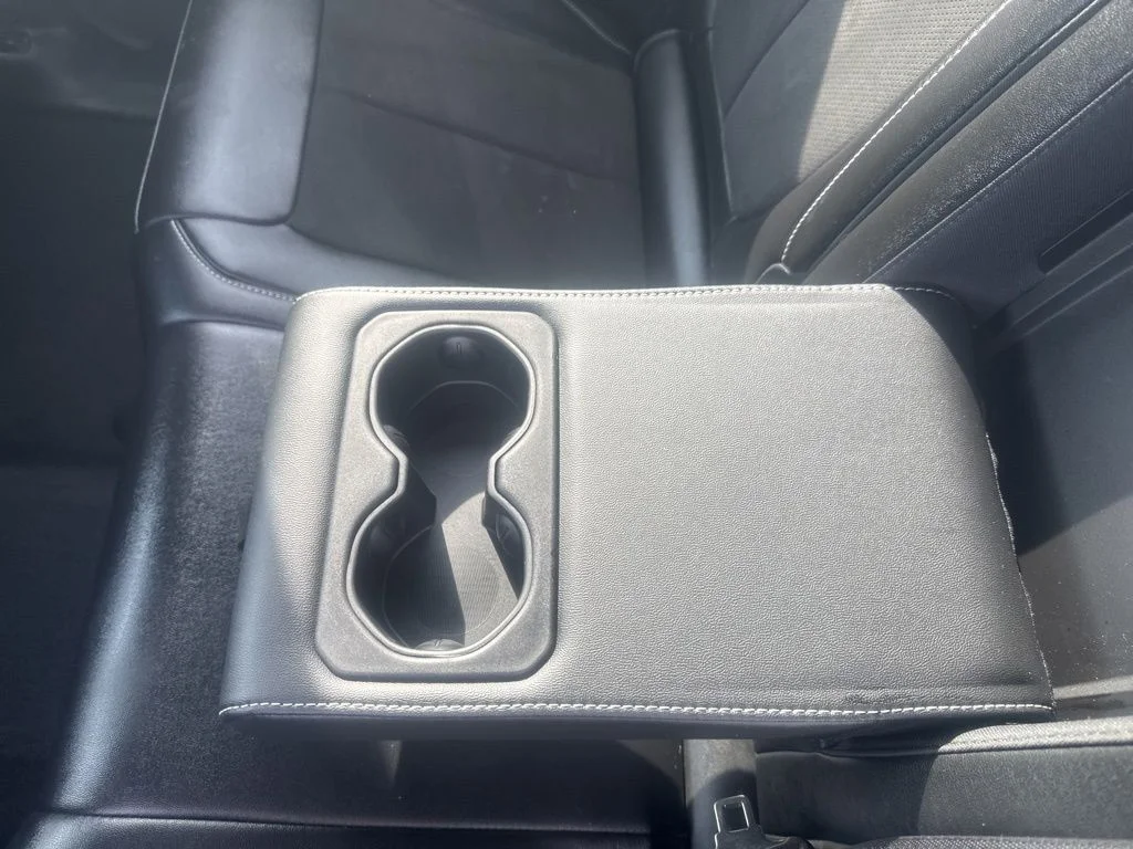 Used 2024 Silver Jeep Altitude image 31