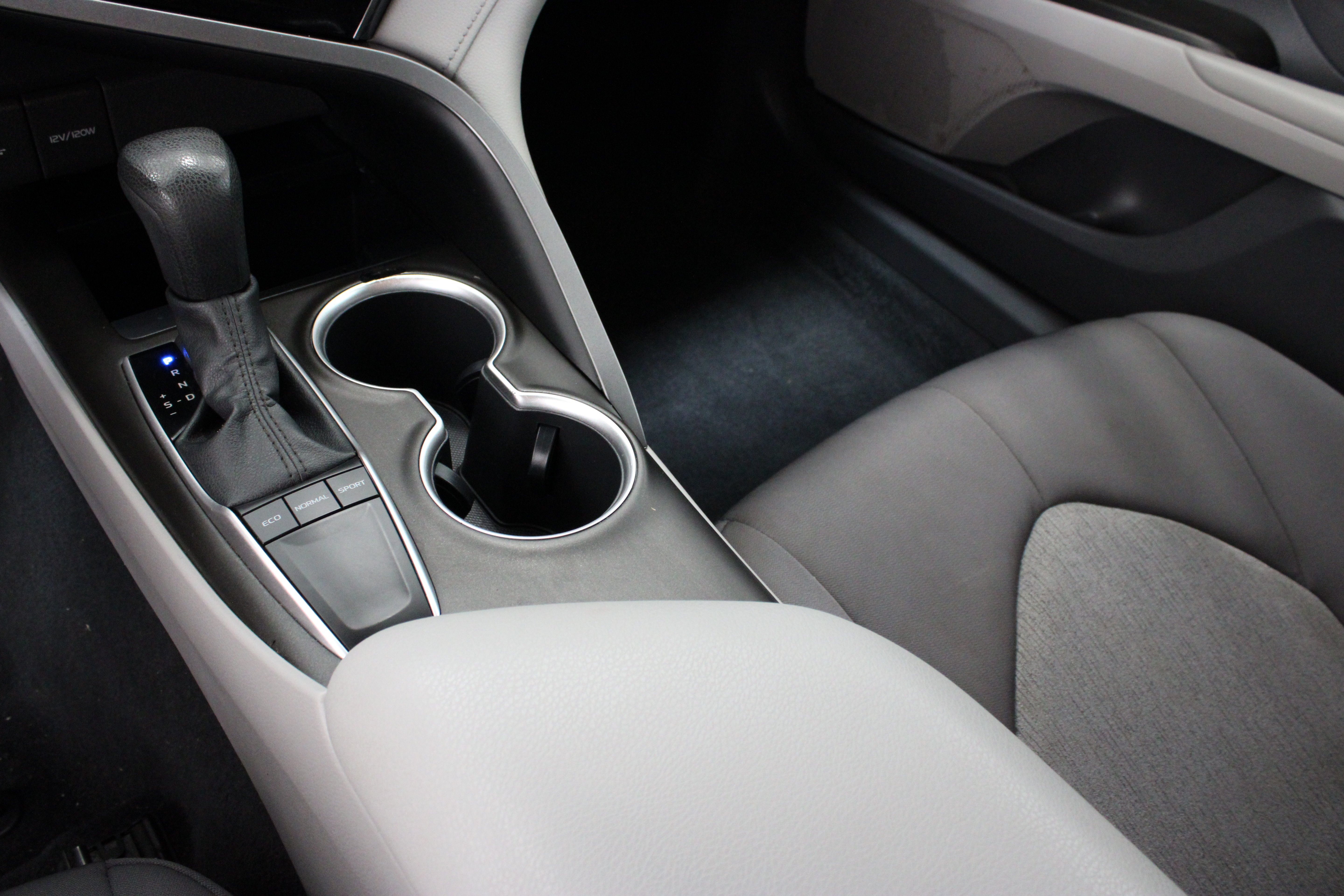Certified Used 2022 Celestial Silver Metallic Toyota LE 2.5L image 17
