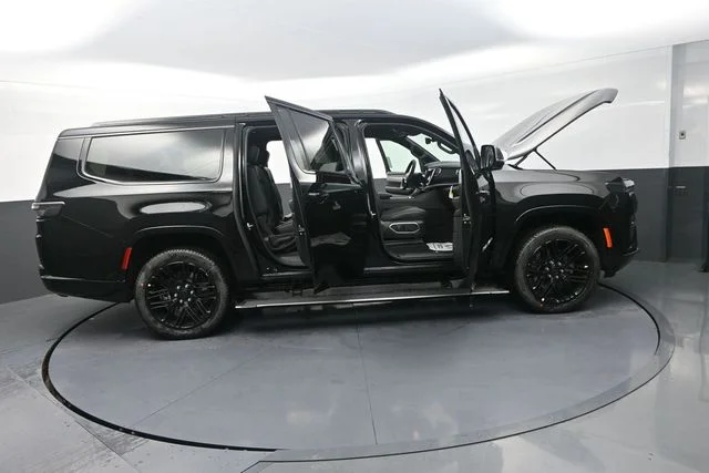 New 2026 High Gloss Black Exterior Paint Jeep Limited Reserve image 33