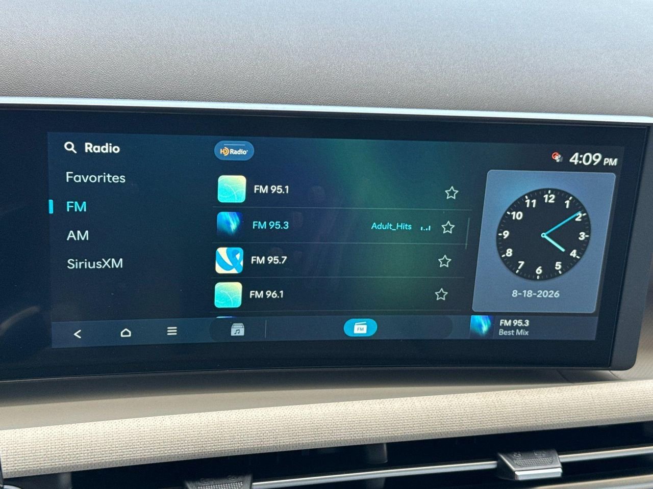 New 2026 White Hyundai SEL Convenience image 17