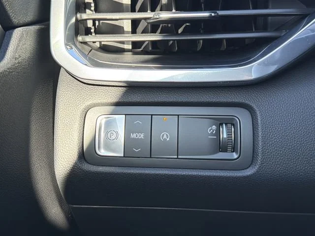 New 2026 Sterling Metallic GMC Elevation image 28