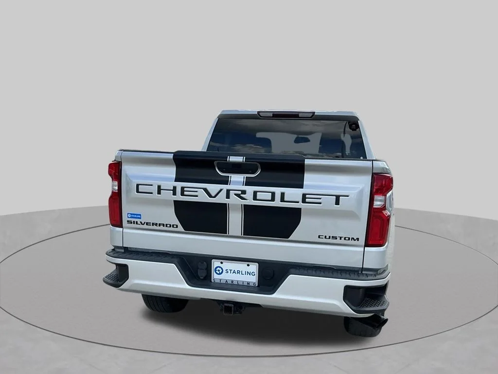Used 2022 Silver Chevrolet Custom image 10