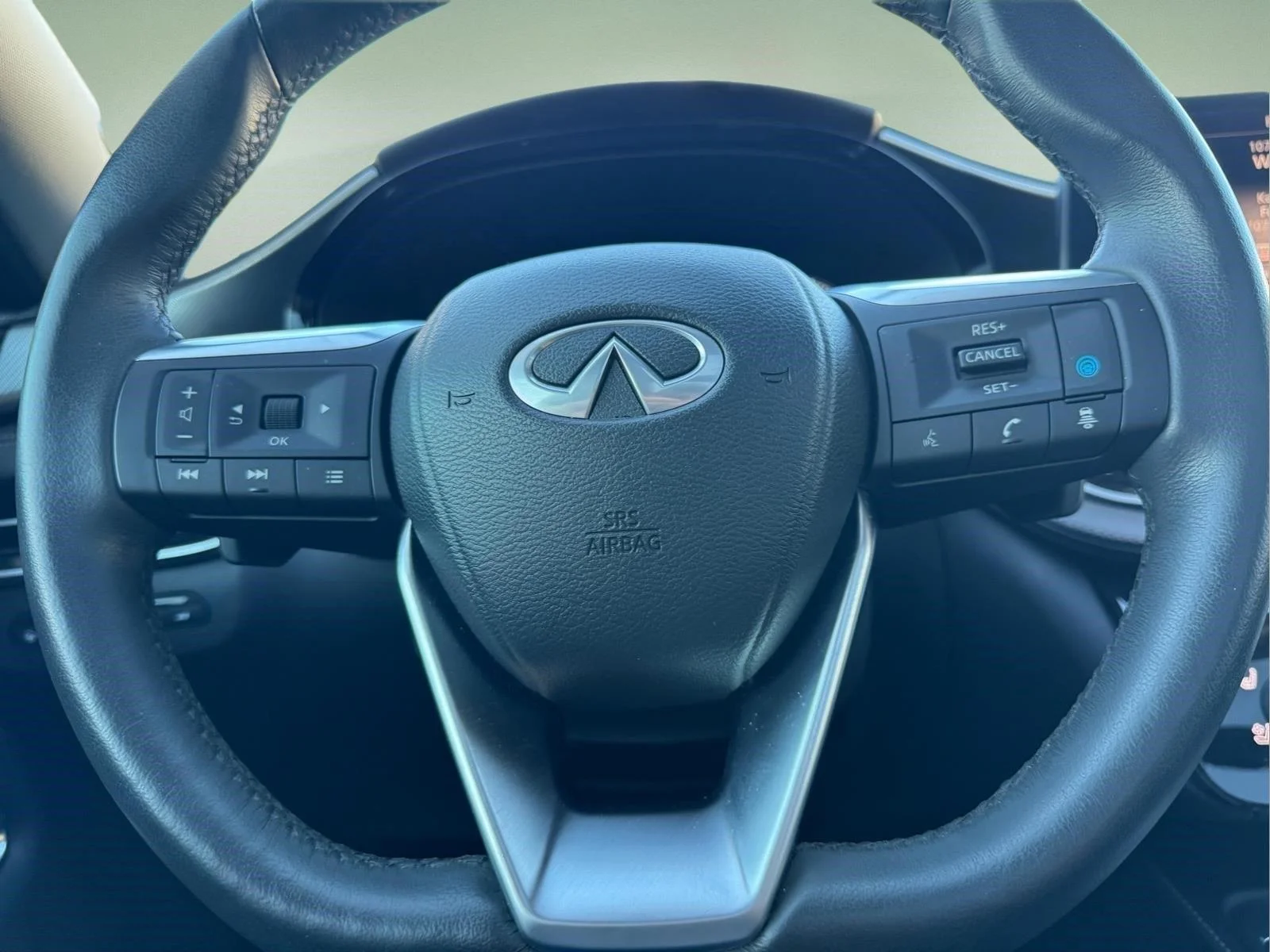 Used 2025 Graphite Shadow INFINITI LUXE image 22