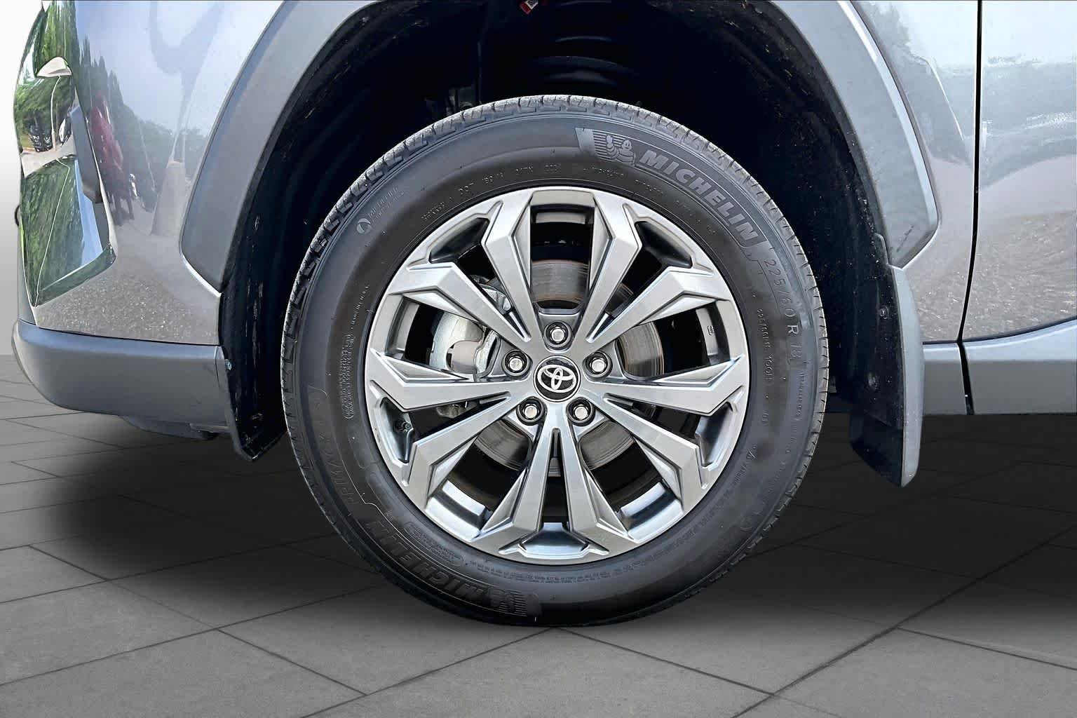 Used 2024 Magnetic Gray Metallic Toyota Hybrid XLE Premium image 11
