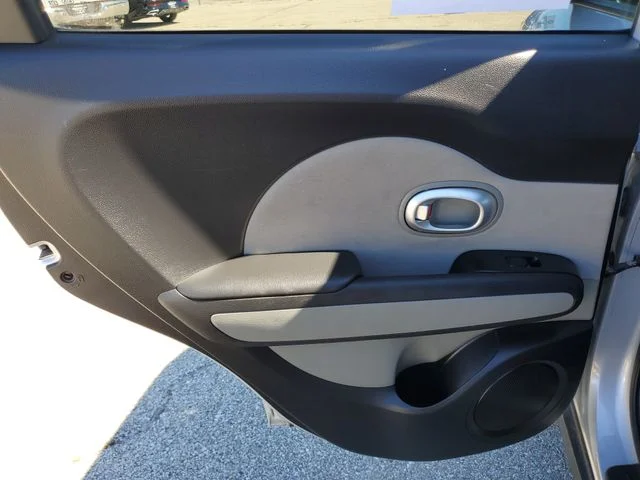 Used 2014 Silver Kia Plus image 16