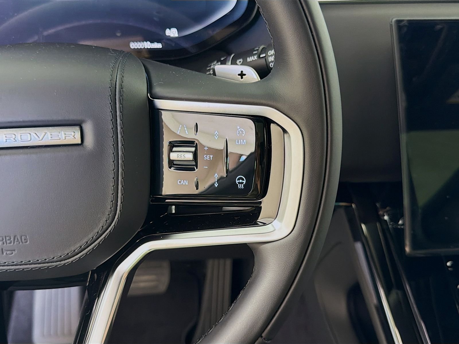 New 2026 Borasco Grey Land Rover SE image 13
