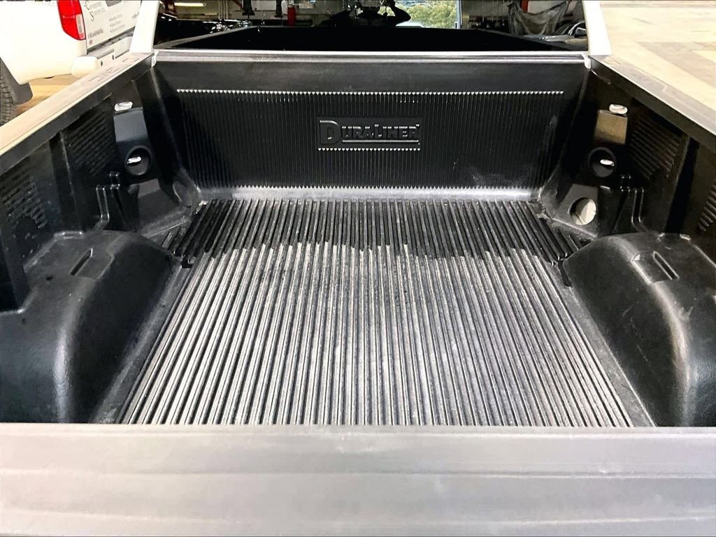 Used 2023 White GMC Elevation image 32