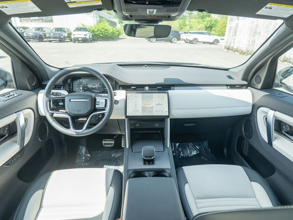 Used 2025 Silver Land Rover SE image 18