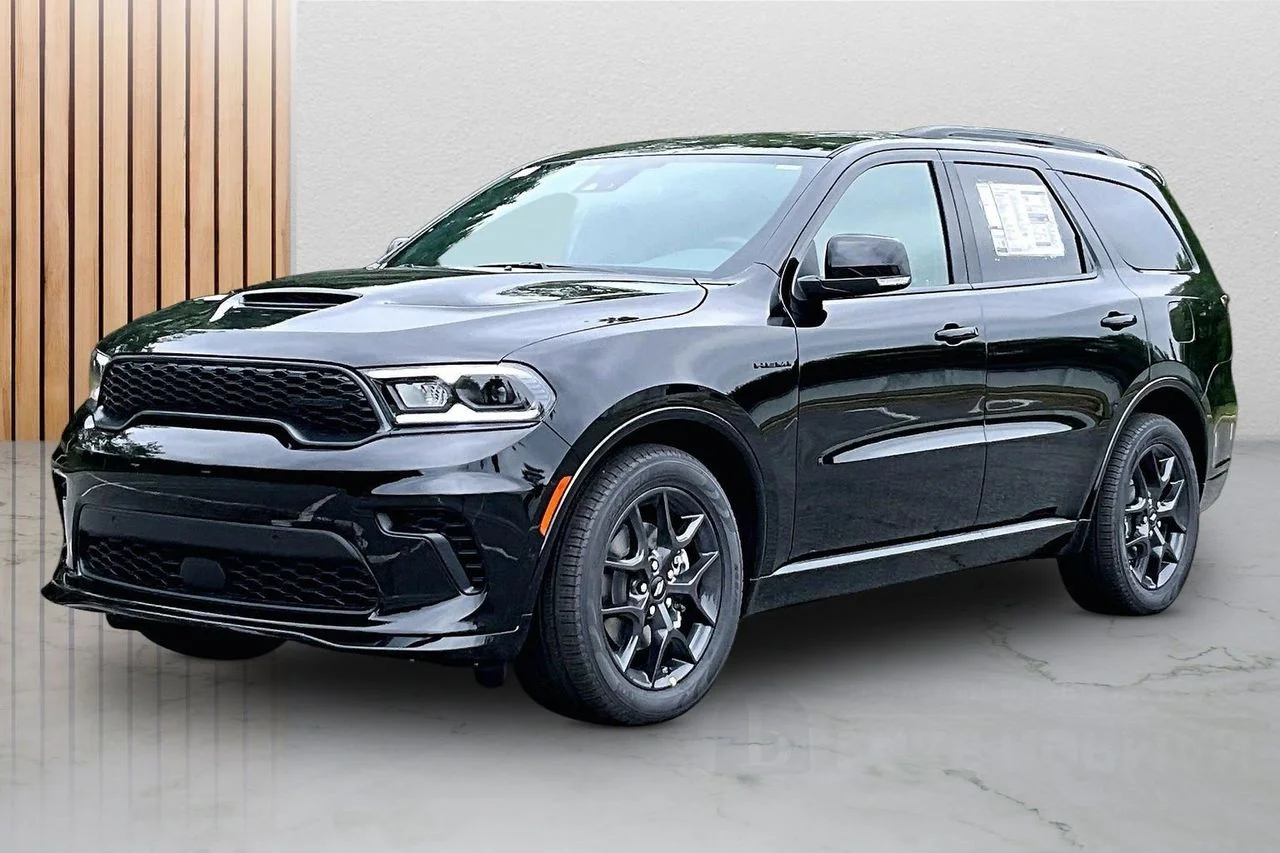 New 2026 Diamond Black Clear-Coat Exterior Paint Dodge GT Plus HEMI V8 image 4