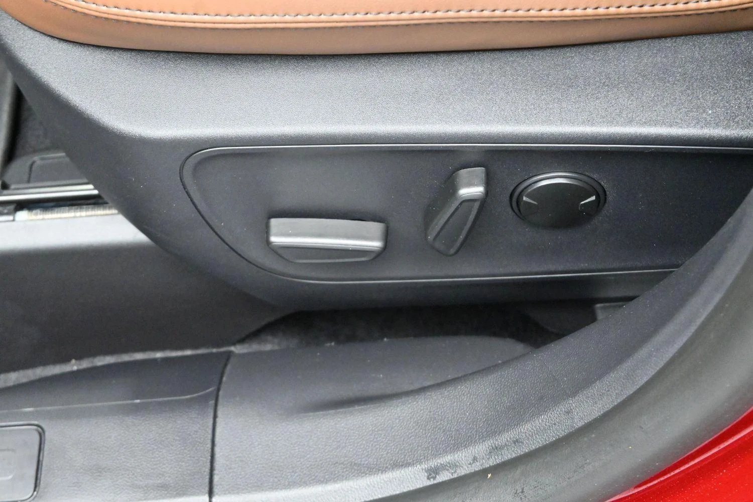 Used 2025 Ruby Red Metallic Tinted Clearcoat Ford Outer Banks image 14