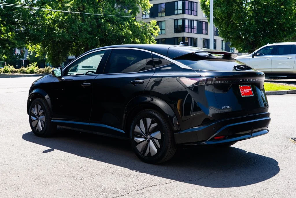 Used 2023 Black Nissan ENGAGE image 4