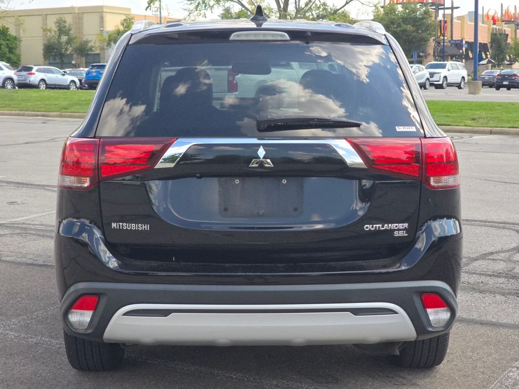 Used 2019 Labrador Black Metallic Mitsubishi  image 12