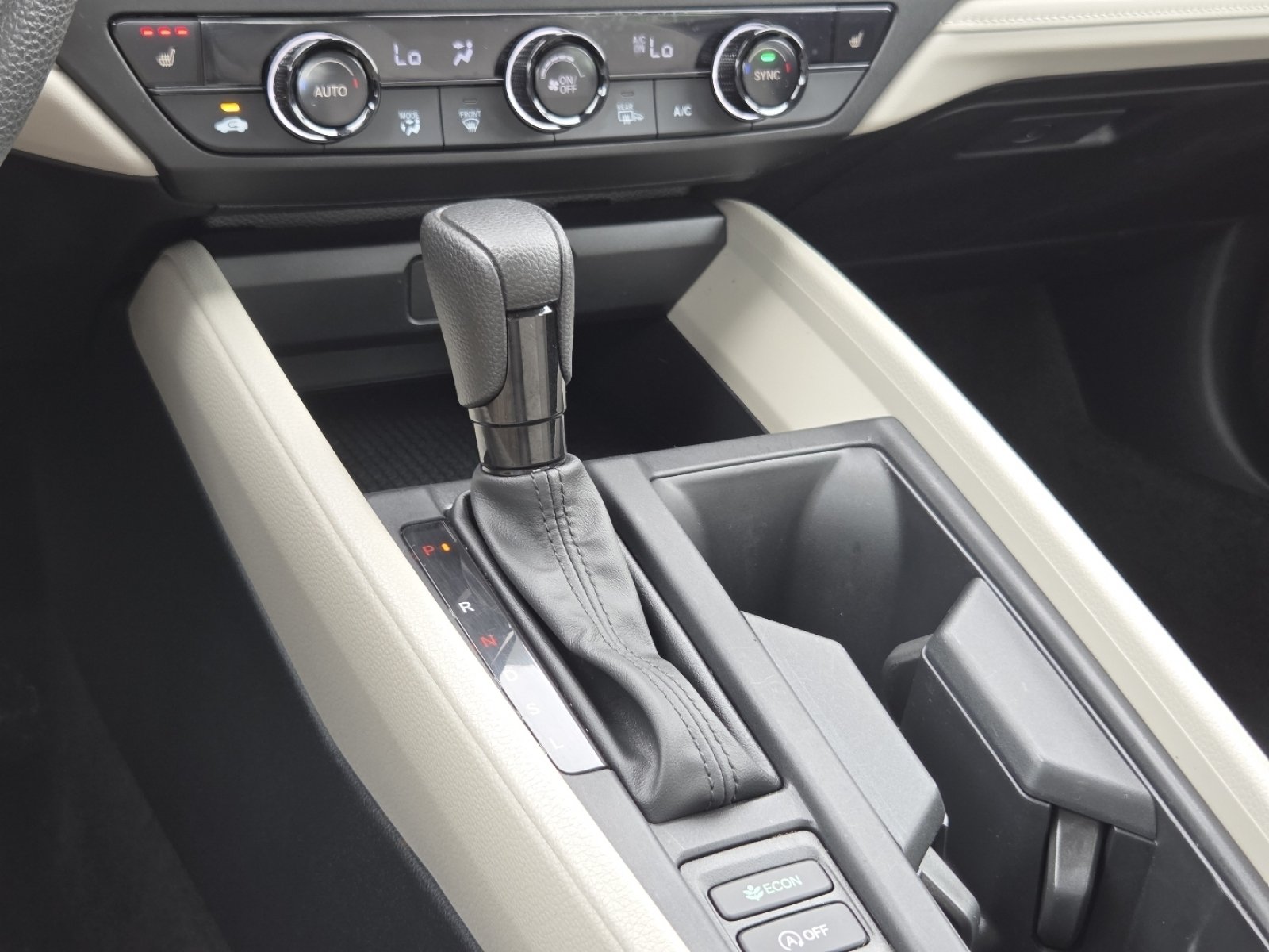 2025 Honda Accord SE - Photo 32