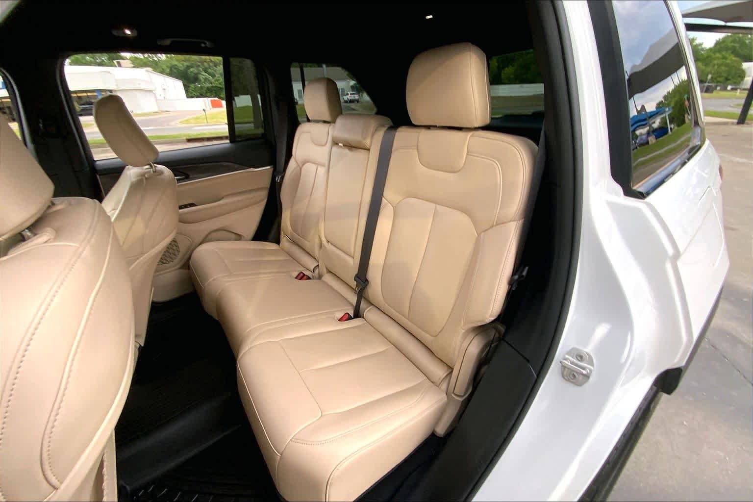 Used 2024 Bright White Clearcoat Jeep Limited image 20