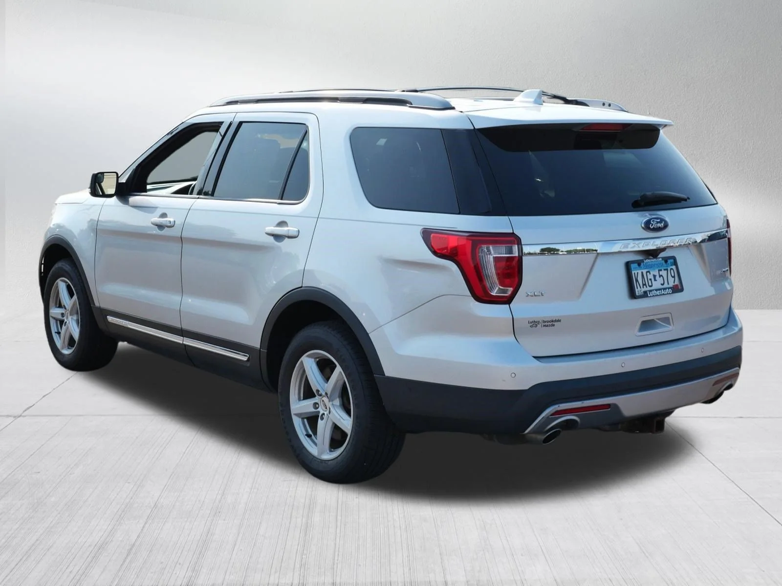 Used 2017 Ingot Silver Metallic Ford XLT image 5