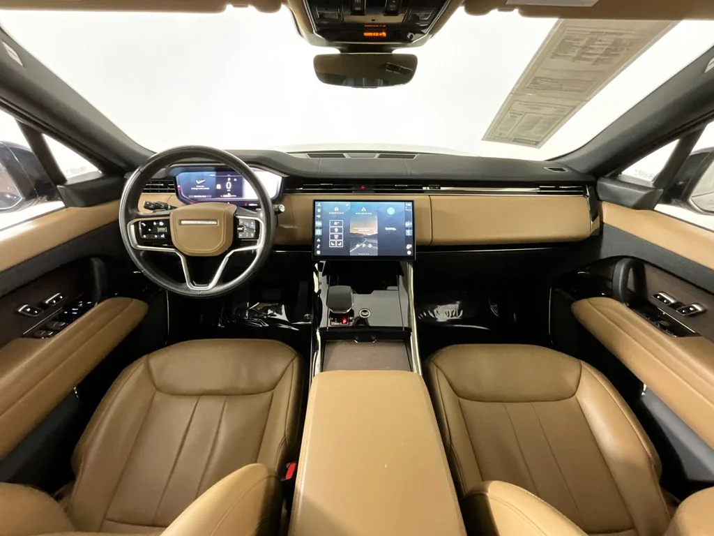 Used 2024 Brown Land Rover SE image 10