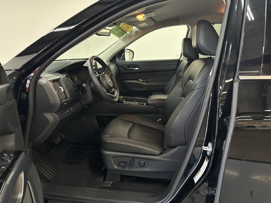 Certified Used 2025 Super Black Nissan SL image 12