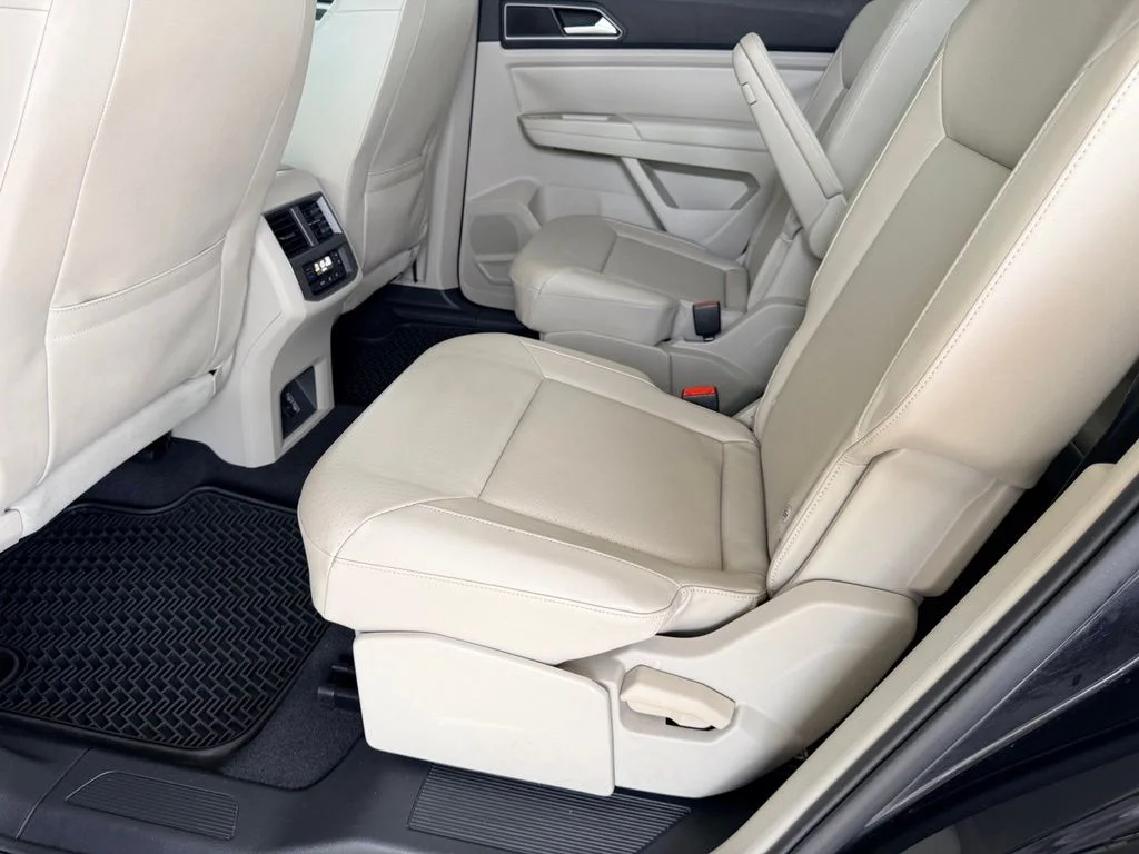 Used 2019 Black Volkswagen 3.6L V6 SE image 30