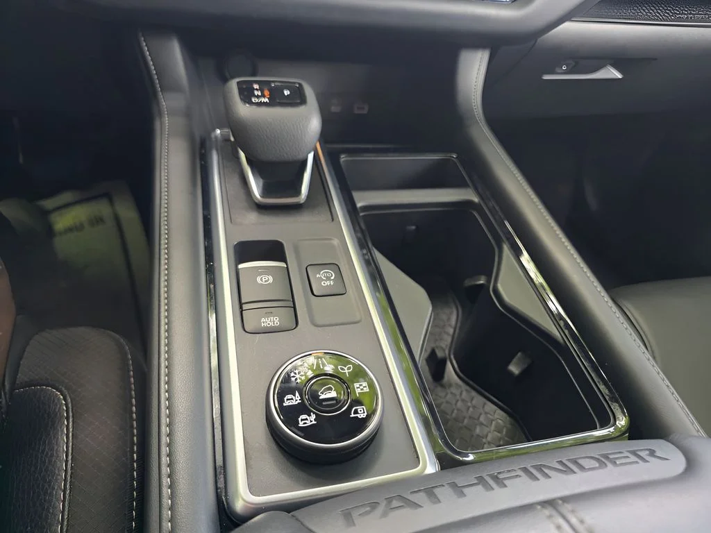 Used 2025 Super Black Nissan SL image 9