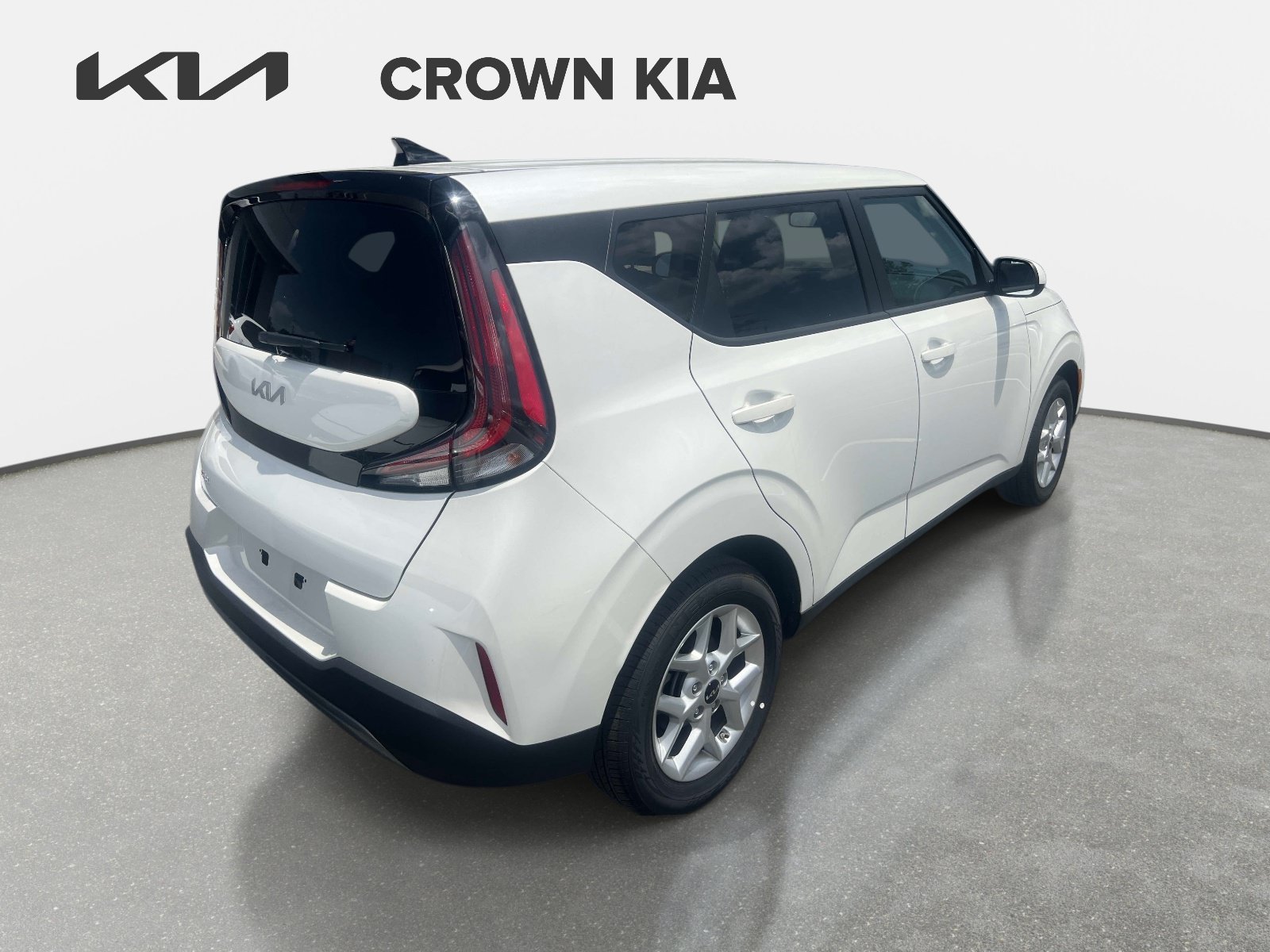 Used 2025 White Kia LX image 8